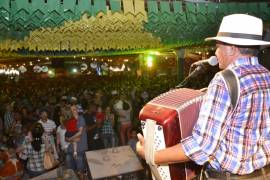 Turistas estrangeiros e brasileiros se encantam com as tradies juninas