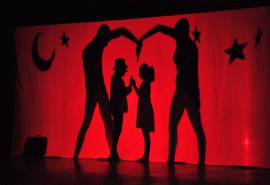 Teatro de sombras encanta pblico do Teatro Atheneu