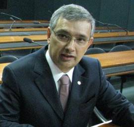 Amorim apresenta propostas a prefeitos e vereadores
