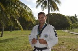 Guarda Municipal recebe medalha de prata em competio nacional de Taekwondo