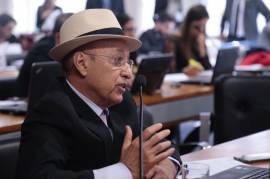 A CCJ aprova PEC de Valadares que permite revogar mandato de presidente da repblica