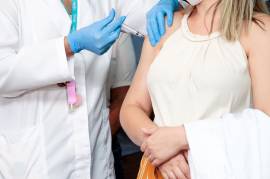 Hospitais Regionais iniciam vacinao os profissionais da linha de frente no combate  Covid-19