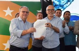 Prefeitura e Governo assinam renovao e ampliao do convnio com a Deso em Aracaju