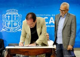Edvaldo assina contrato de recebimento de R$ 63 milhes para obras em Aracaju