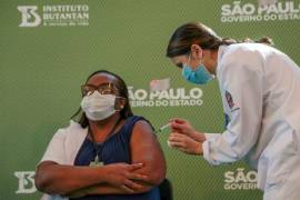 Enfermeira de So Paulo  primeira brasileira vacinada contra covid-19