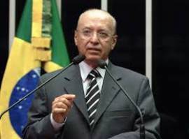 Valadares retira candidatura  presidncia do Senado