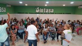 Servidores da Sade realizam ato em frente  Prefeitura de Aracaju